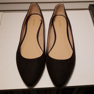 NEVER WORN-black faux suede flats